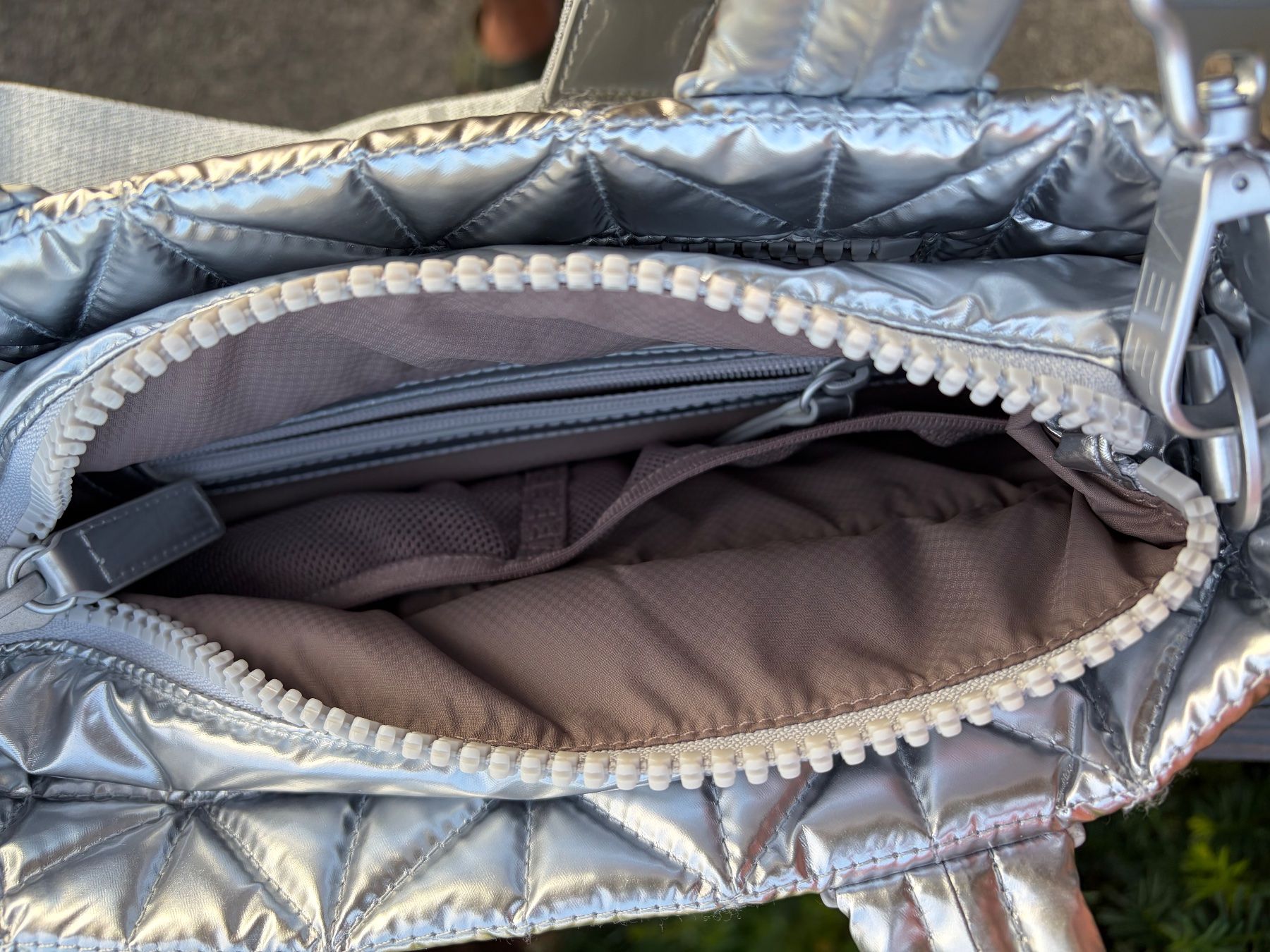 Taschen für Damen: Vee Collective - Tote Mini - Chrome Metallic – Gebraucht aus Wallisellen von m_p_sl9d 3