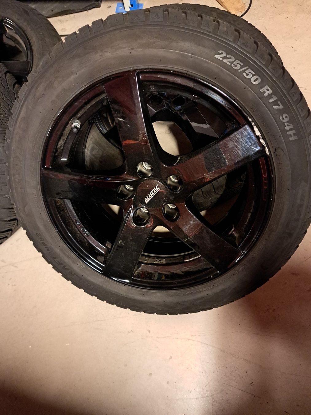 Alfa Romeo Pneumatici & Ruote complete: Winterräder Alfa Romeo Giulia Alutec 17" – Usato da Oberuzwil venduto da Auto-Hilber 1
