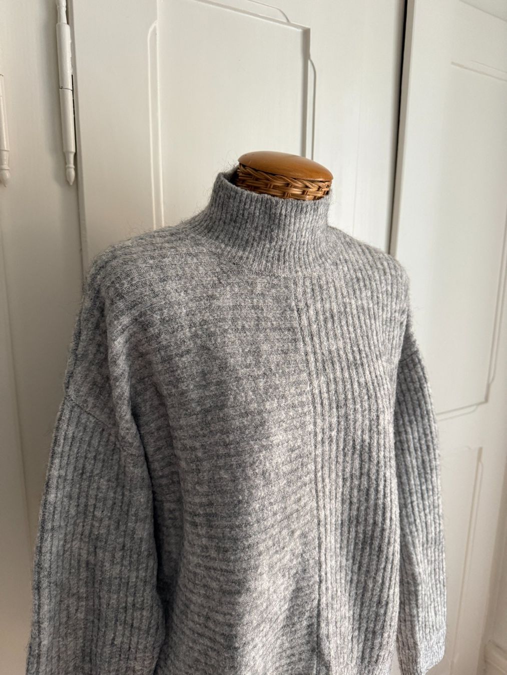 H&M Pullover & Sweatshirts: Strickpullover hellgrau S – Gebraucht aus Zürich von Diazaio 1