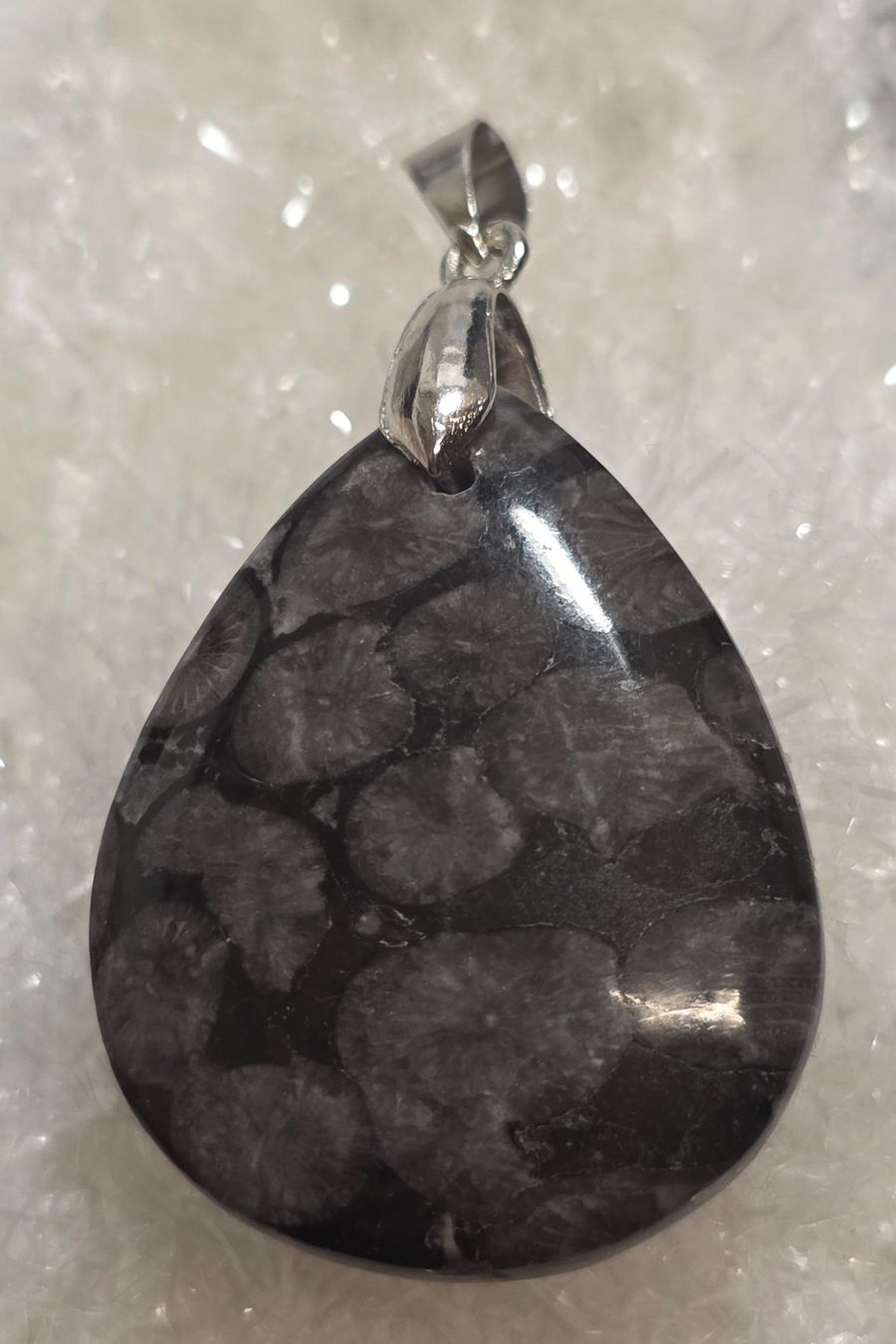 Minerali & Pietre curative: Schwarzer Korallenjaspis Tropfenanhänger C – Nuovo e nell'imballaggio originale da Matzingen venduto da Shay_Crystalz 1