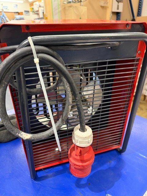 Radiatori: Hot Stream 9 KW Heizlüfter – Usato da Sennhof venduto da Flatron4 1