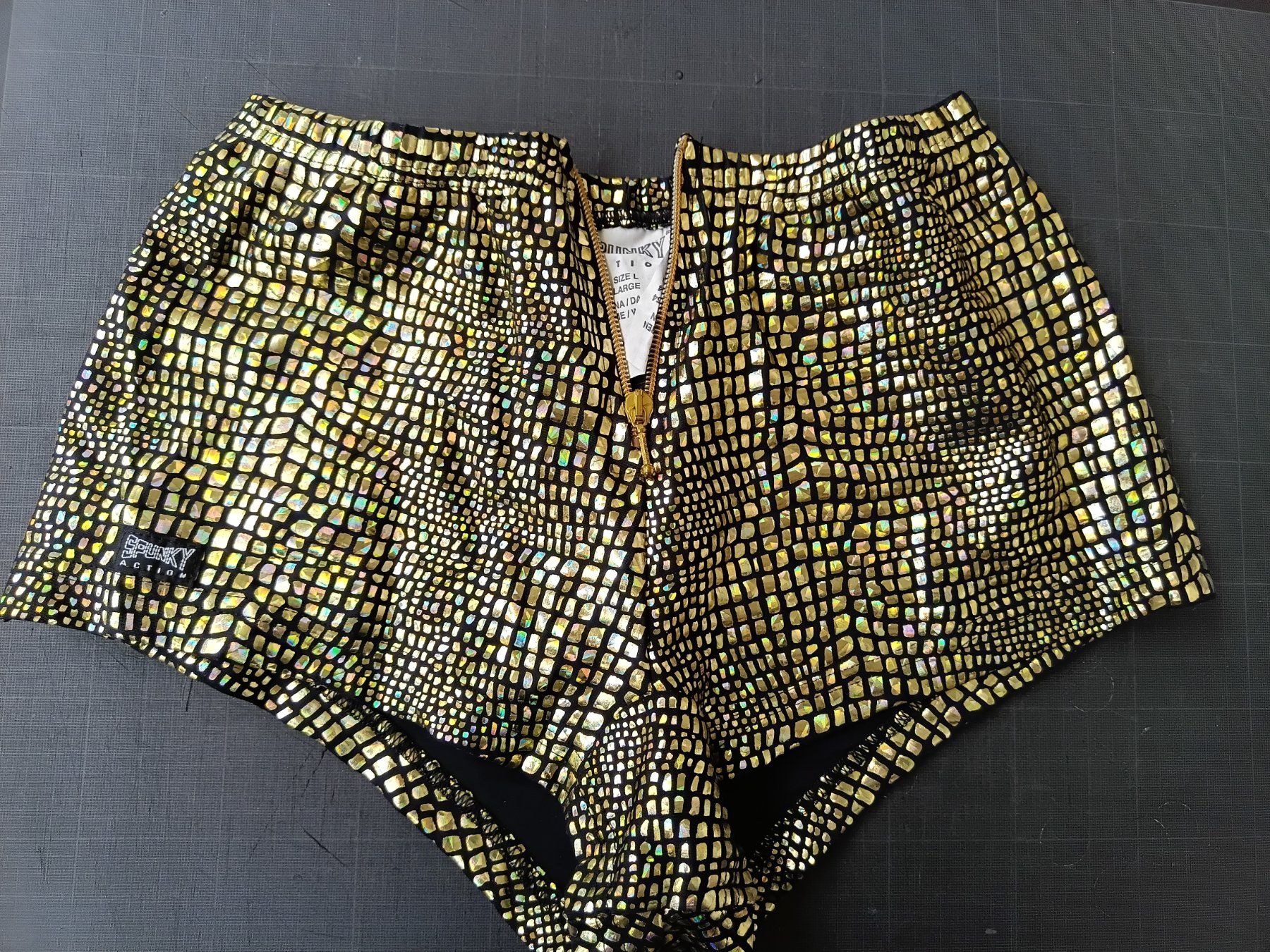 Pantaloni: Hotpants und Top im Gold-Perlmut Look – Nuovo e nell'imballaggio originale da Wängi venduto da Ladys_First 1