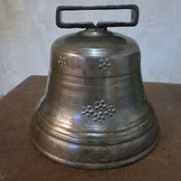 ANTIKE GLOCKE 