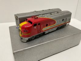 Santa Fe, 334, Tenshodo EMD F-9 Diesellok H0 stark Bespielt