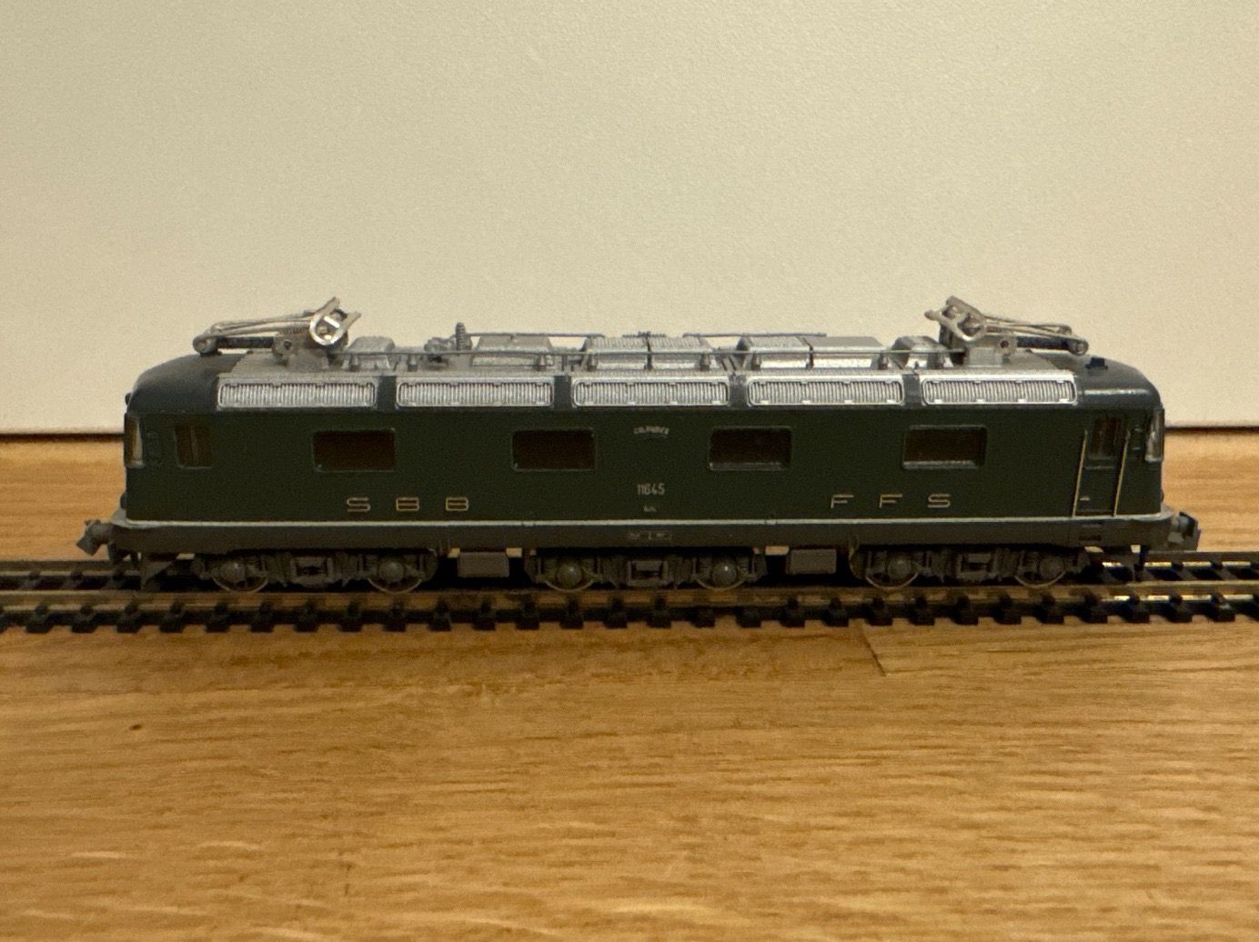 Hobbytrain Modellini di ferrovie: Hobbytrain 1102 Re 6/6 SBB 11645 "Colombier" – Nuovo e nell'imballaggio originale da Schlierbach venduto da Look8 3