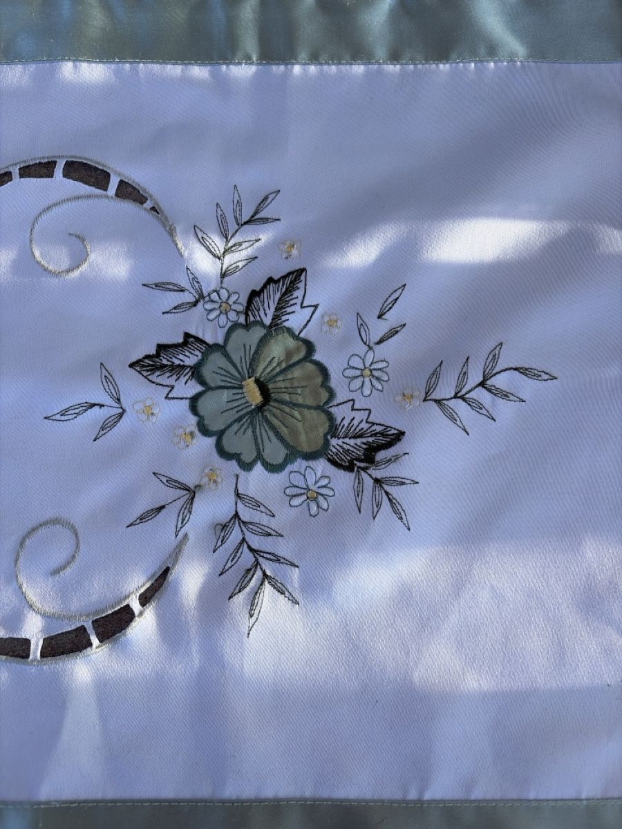 Autre linge de table: Tischläufer mit Blumenmuster, Top! – D'occasion à Opfershofen TG par dan_nxk8 1