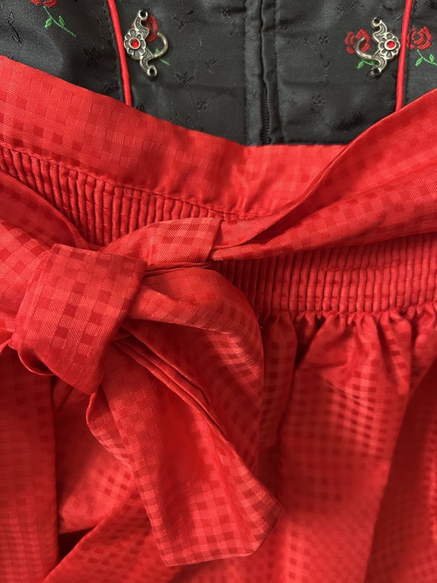 Kostüme: Dirndl mit Bluse Stockerpoint Grösse 36 schwarz rot – Gebraucht aus chur von Ika11 2