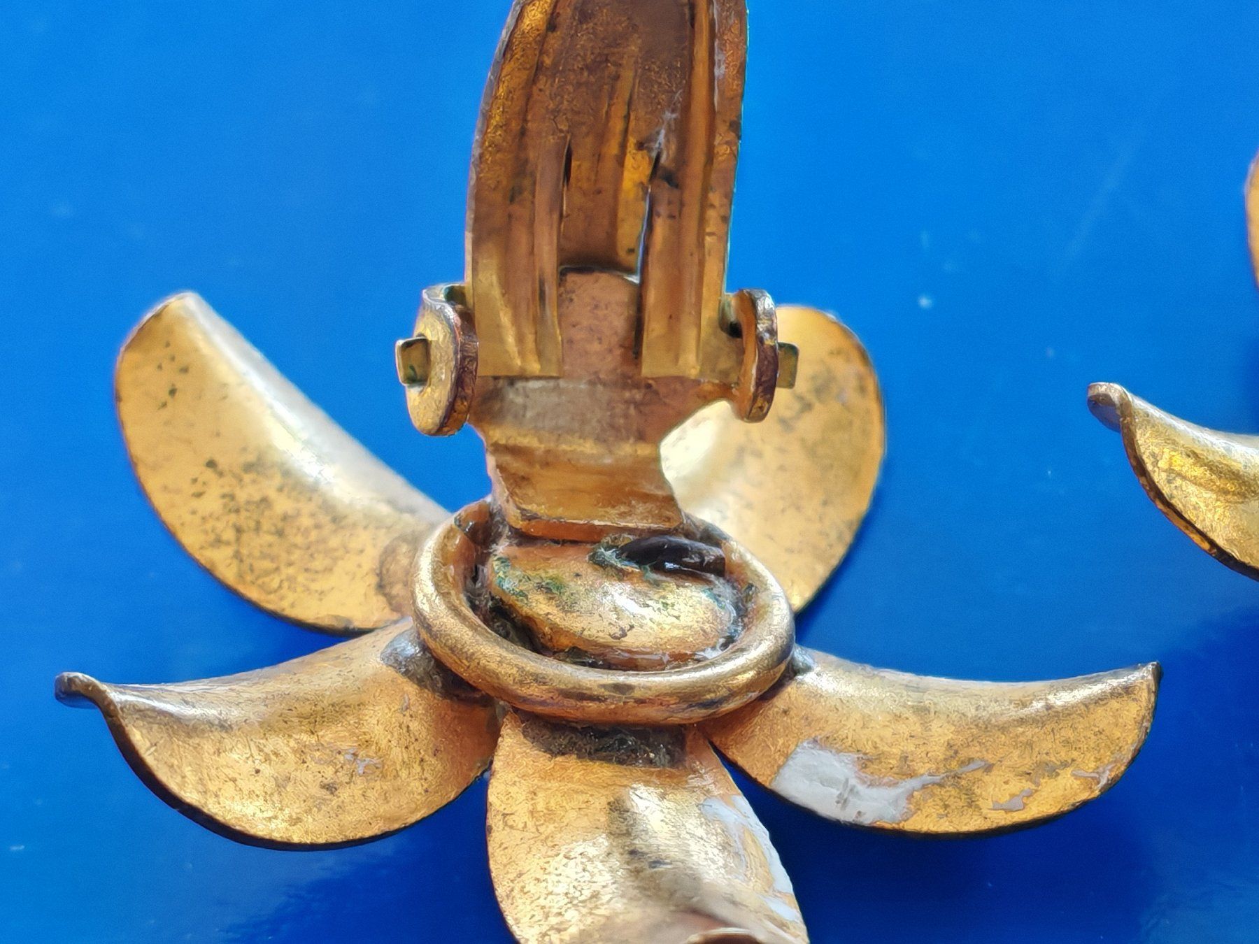 Orecchini pendenti & Orecchini a lobo: Paar Ohrclips in Blütenform, älterer Modeschmuck – Usato da Zuerich venduto da Antiquarium 3