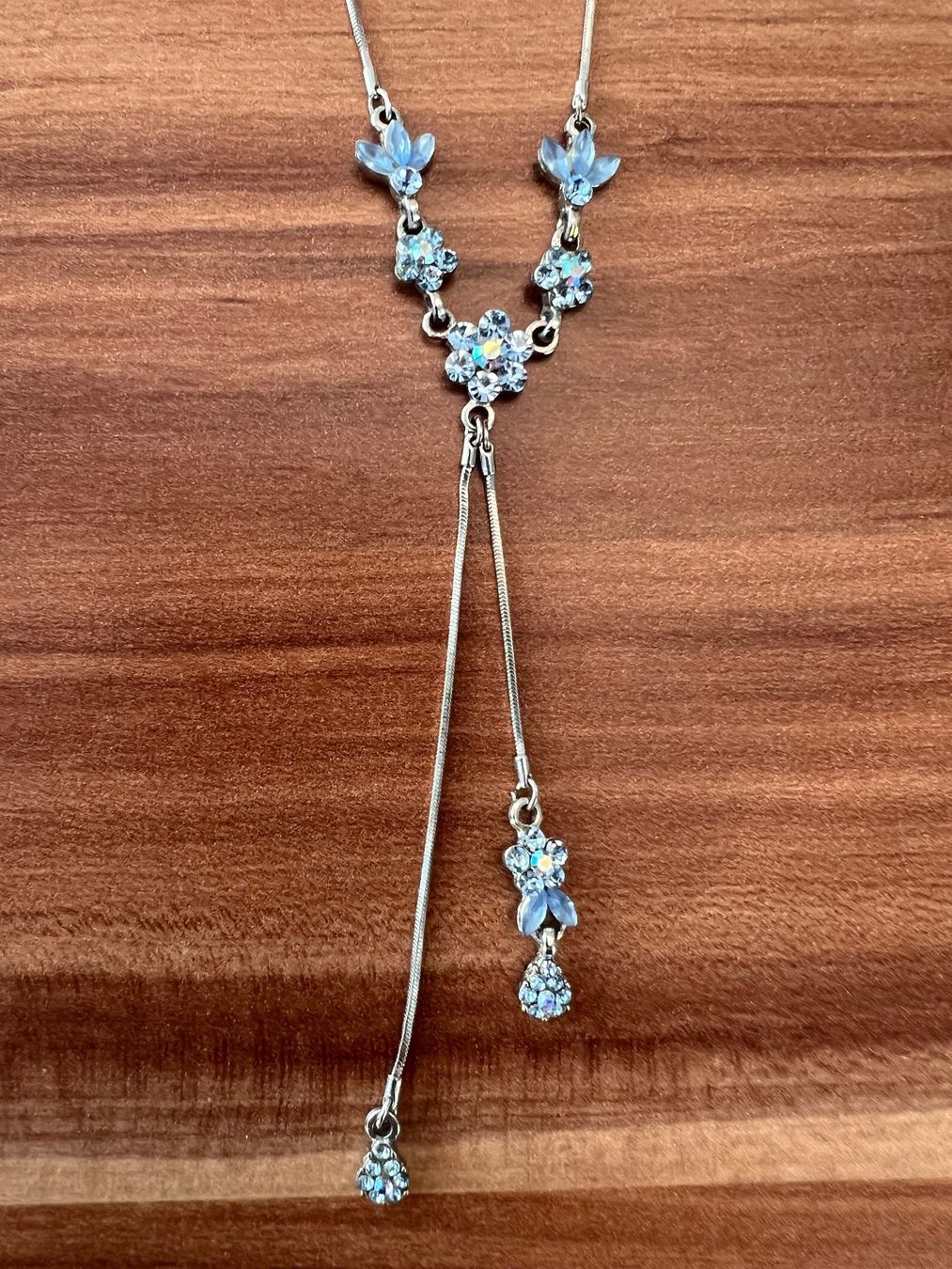 Catenine: Hellblaue Blüten-Kette – Usato da Zürich venduto da Cdefinitiv 1