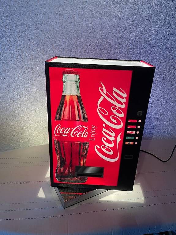 Lampade: Coca-Cola Leuchtreklame Tischleuchte – Nuovo e nell'imballaggio originale da Ettingen venduto da Donald4107