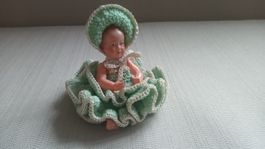 Kleine antike Puppe für Puppenstube handgemachtes Kleid Hut