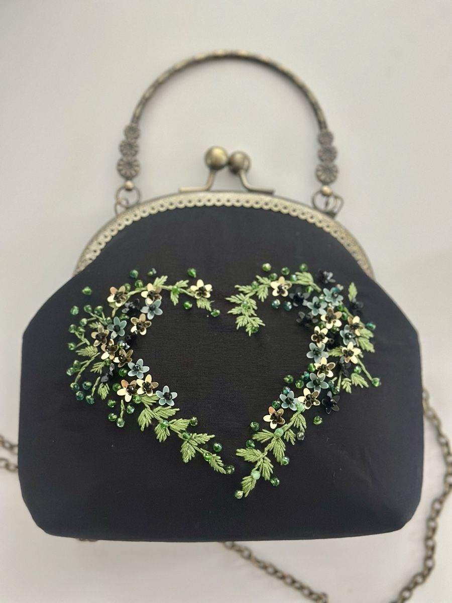 Borse da donna: Handmade Embroidered Kiss Lock Frame Bag, Unique! – Nuovo e nell'imballaggio originale da Oftringen venduto da Eylem79 2