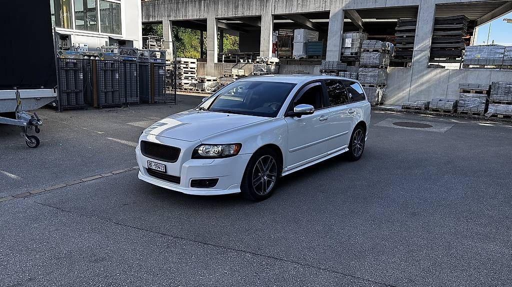 Volvo Autos: Volvo V50 D5 – D'occasion à Ursenbach par flueckigeraedu1