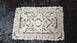 Edles Spitzendeckeli, neuwertig, Ecruweiss 38x26 cm