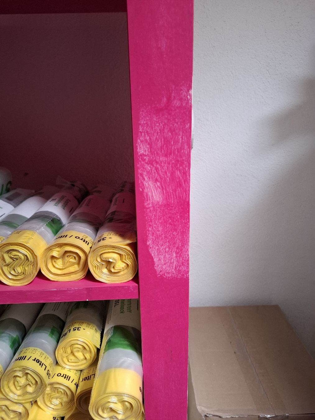 Scaffali: Regal rosa gestrichen, gut erhalten – Usato da Schöfflisdorf venduto da locobennito 2