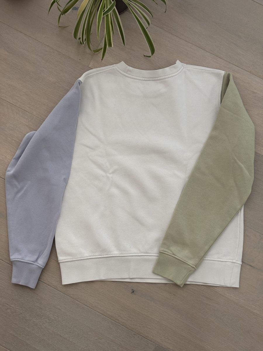 Nike Maglioni & Felpe: Nike Pullover Grösse S Weiss mit farbigen Ärmel – Usato da Fehraltorf venduto da lea_9bt5 2