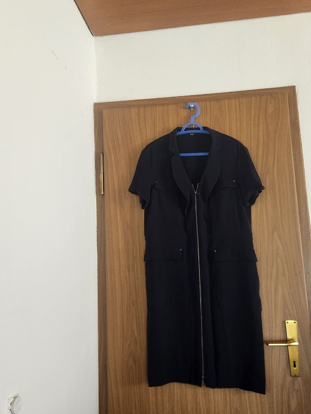 Hugo Boss Vestiti: Robe Bleu  nuit Hugo Boss - - Taille 40 – Usato da Niedergösgen venduto da Eva2410 1