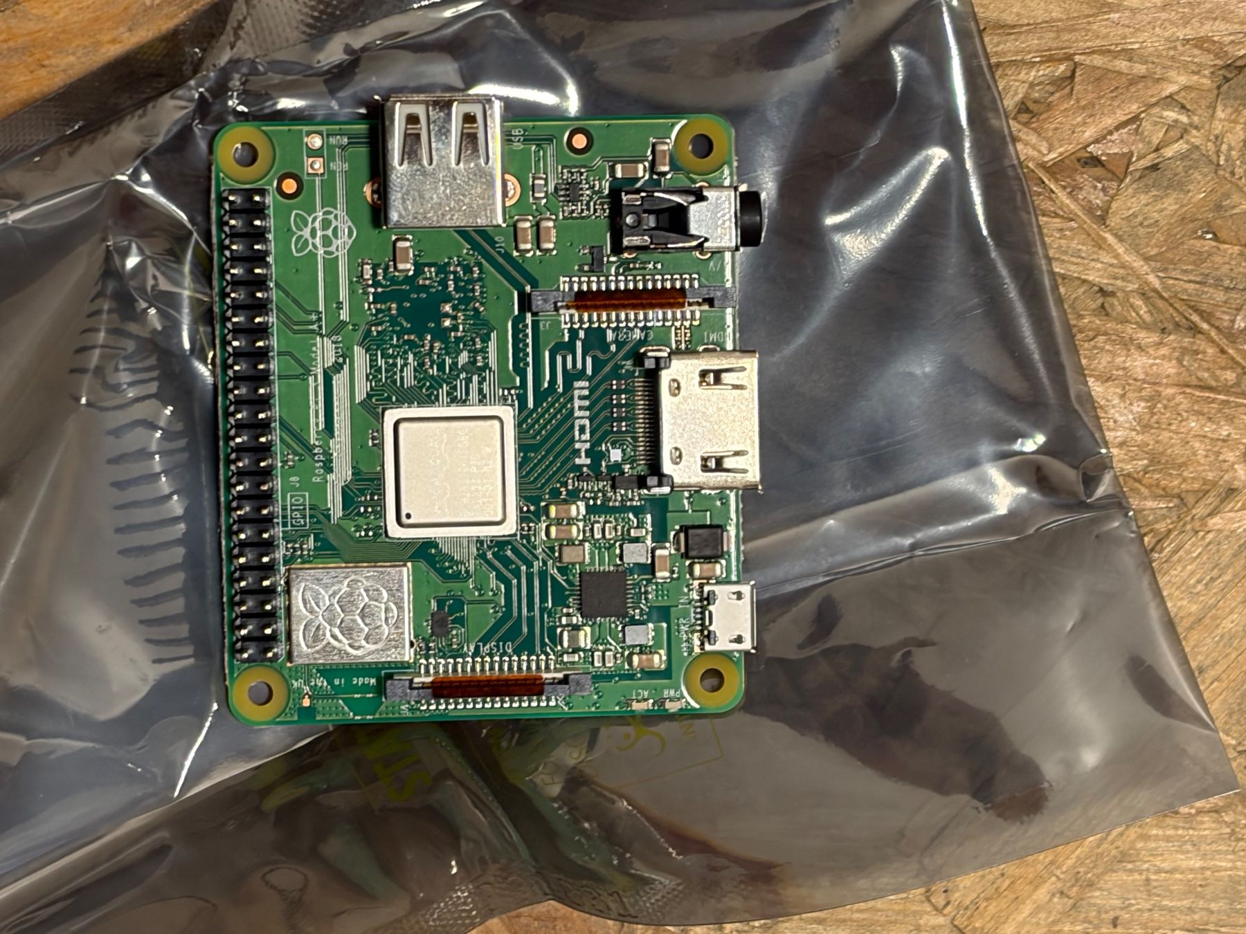 Elektronikbauteile: Raspberry Pi 3 – Neu und originalverpackt aus Villars-sur-Glane von apetit 1