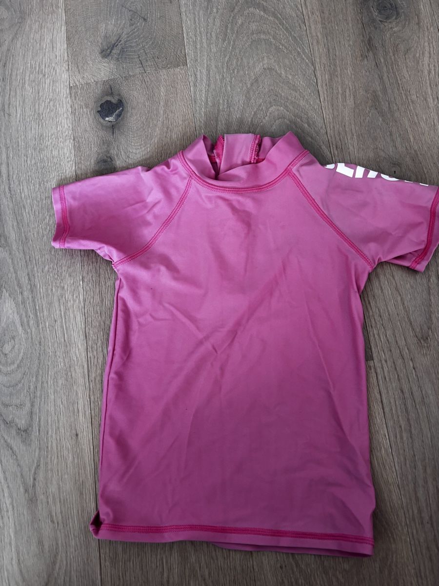 Ensembles coordonnés: Bade Tshirt Paket Mädchen 3 Stk Gr 98 – D'occasion à Wahlen b. Laufen par Slash077 1