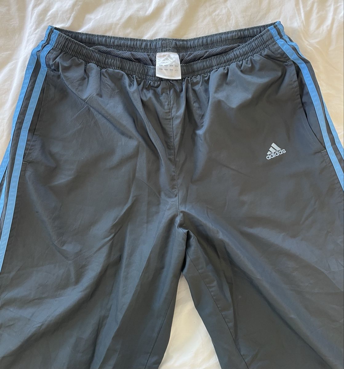 Adidas Pantaloni: Adidas Track Pants low waisted – Usato da Wabern venduto da alestae 2