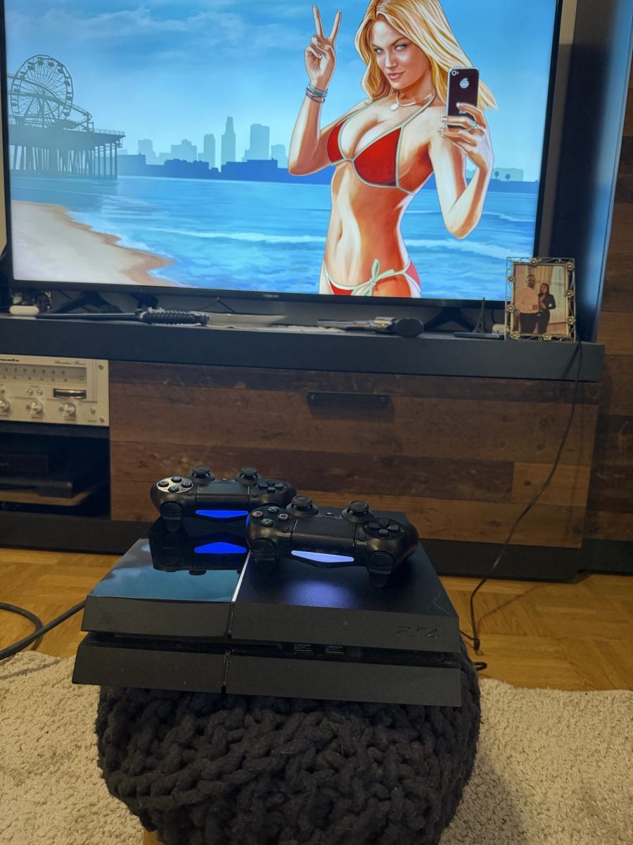 Sony Consoles: Ps4 – D'occasion à Charmey (Gruyère) par raz_dv9r 1