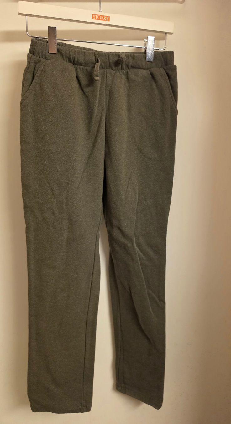 Kleiderpakete & -sets: Trainerset olive Gr. 134/140 – Gebraucht aus Zürich von Pemberleys 2