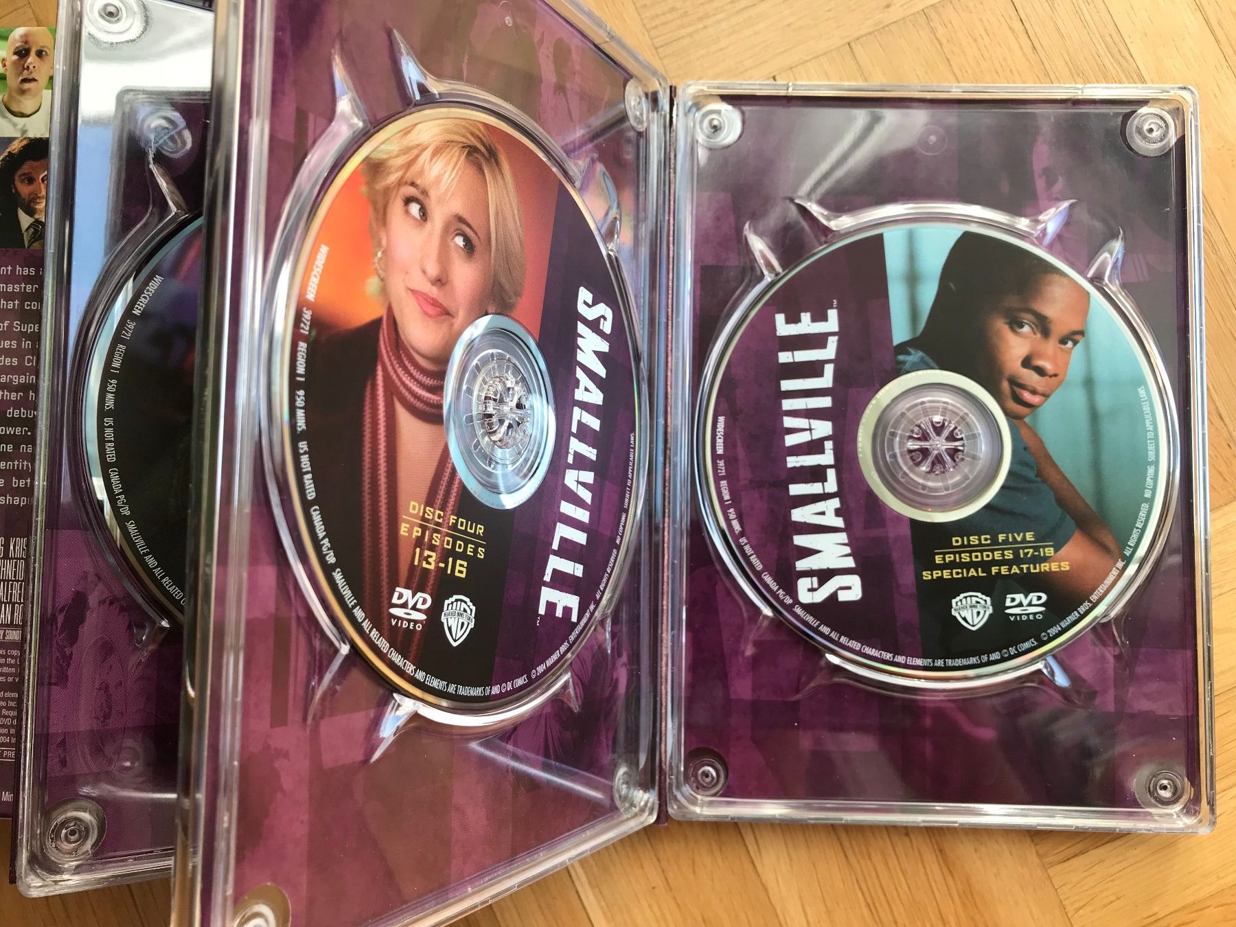 Tutti i DVDs: Smallville - The Complete Third Season - DVD – Usato da Zürich venduto da Malcom 2