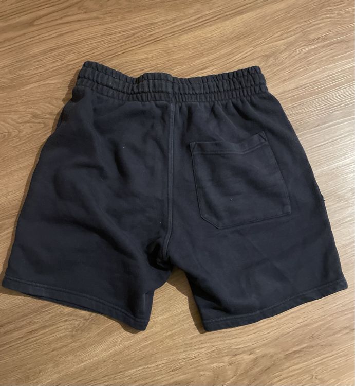H&M Pantaloni: Shorts – Usato da Jona venduto da Nanuksiglu 1