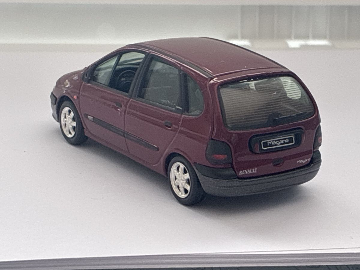 Renault Modellini d'auto: Renault Megane Scenic 1:43 – Usato da Seuzach venduto da steig43 2
