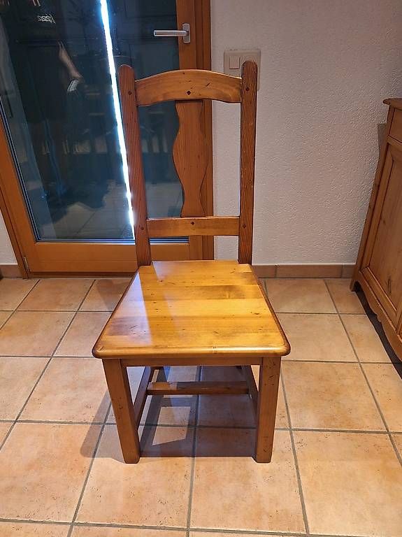 Tavoli: Table salle à manger avec rallonges + chaises + banc – Usato da Mézières VD venduto da Tintin07 1