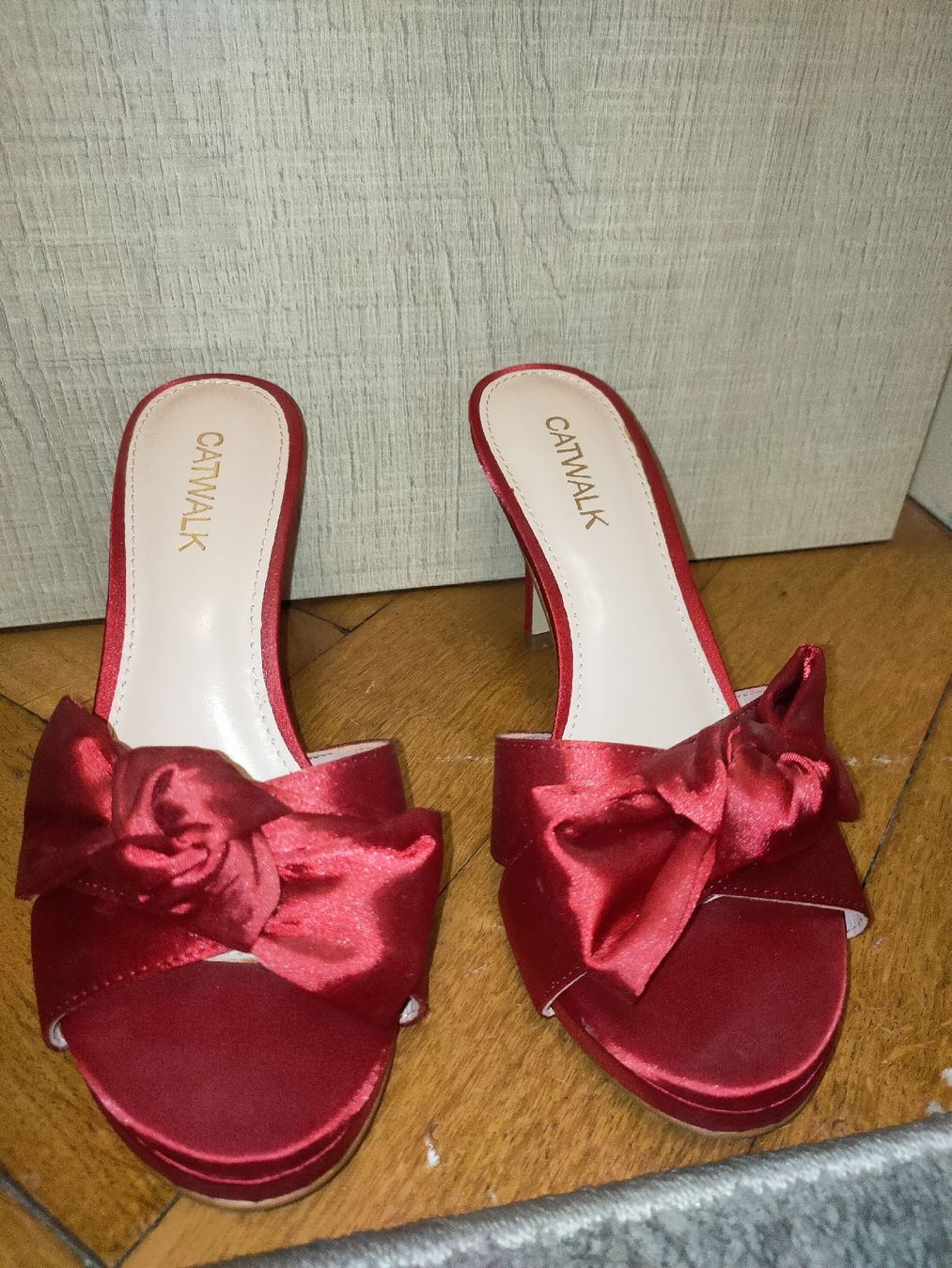 Ochsner Shoes Scarpe da donna: Mules à talons rouges, taille 36 – Nuovo (secondo la descrizione) da Lausanne venduto da Cassandra11