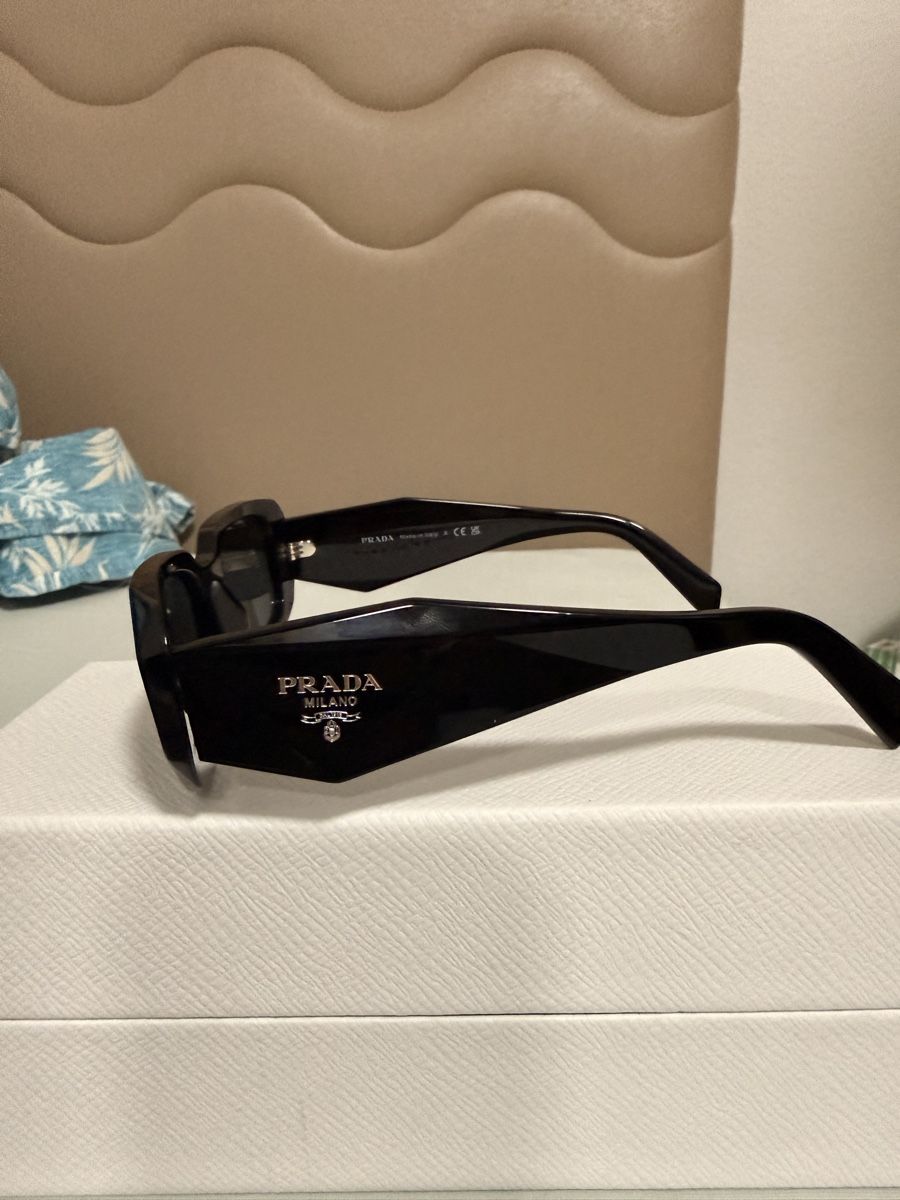 Prada Occhiali & Lenti: Sonnenbrille PRADA schwarz mit Etui – Usato da Köniz venduto da kaz_s2nn 1