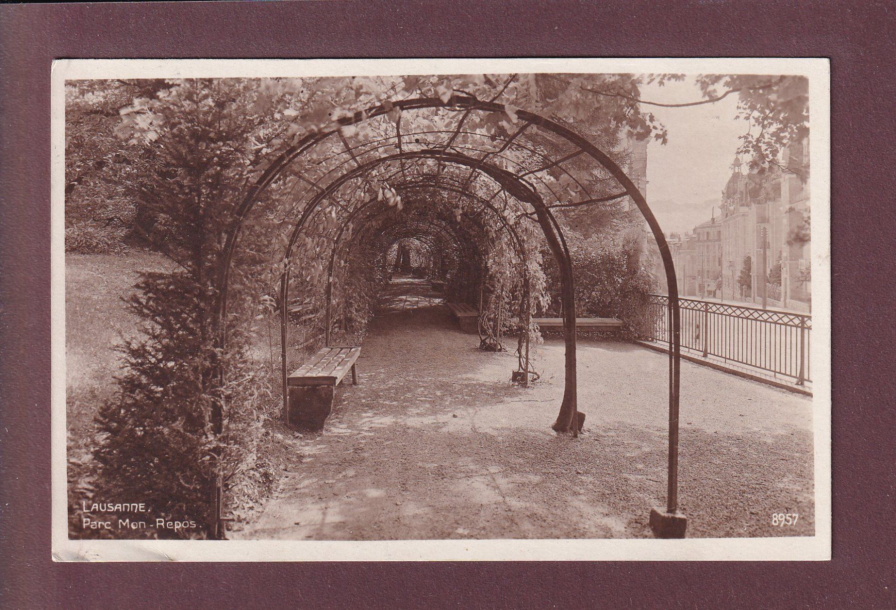 Cartoline postali: LAUSANNE - Parc Mon Repos - 1921 – Usato da Pully venduto da nicecards