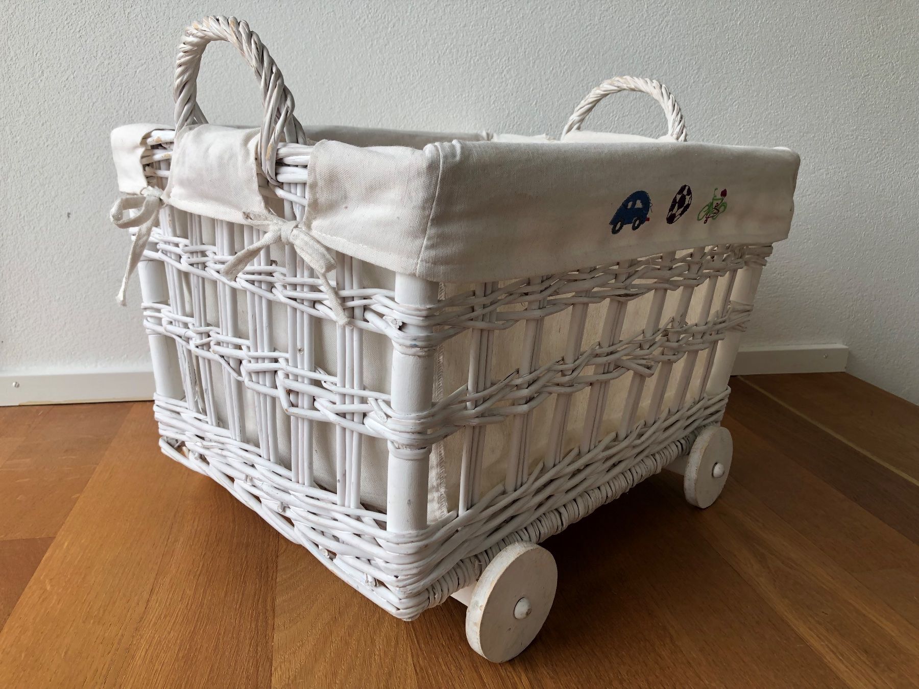 Sonstiges für Haushalt & Wohnen: Korb weiss – Gebraucht aus Gunzwil von feel_good 2