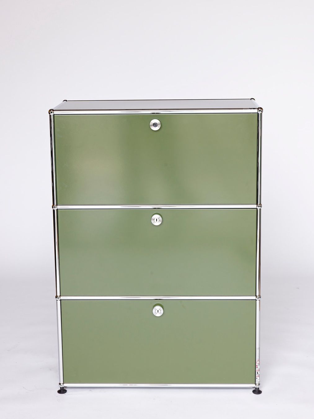 USM Scaffali: USM Haller Highboard, olivgrün, NEU – Nuovo (secondo la descrizione) da Lenzburg venduto da Buerokonz