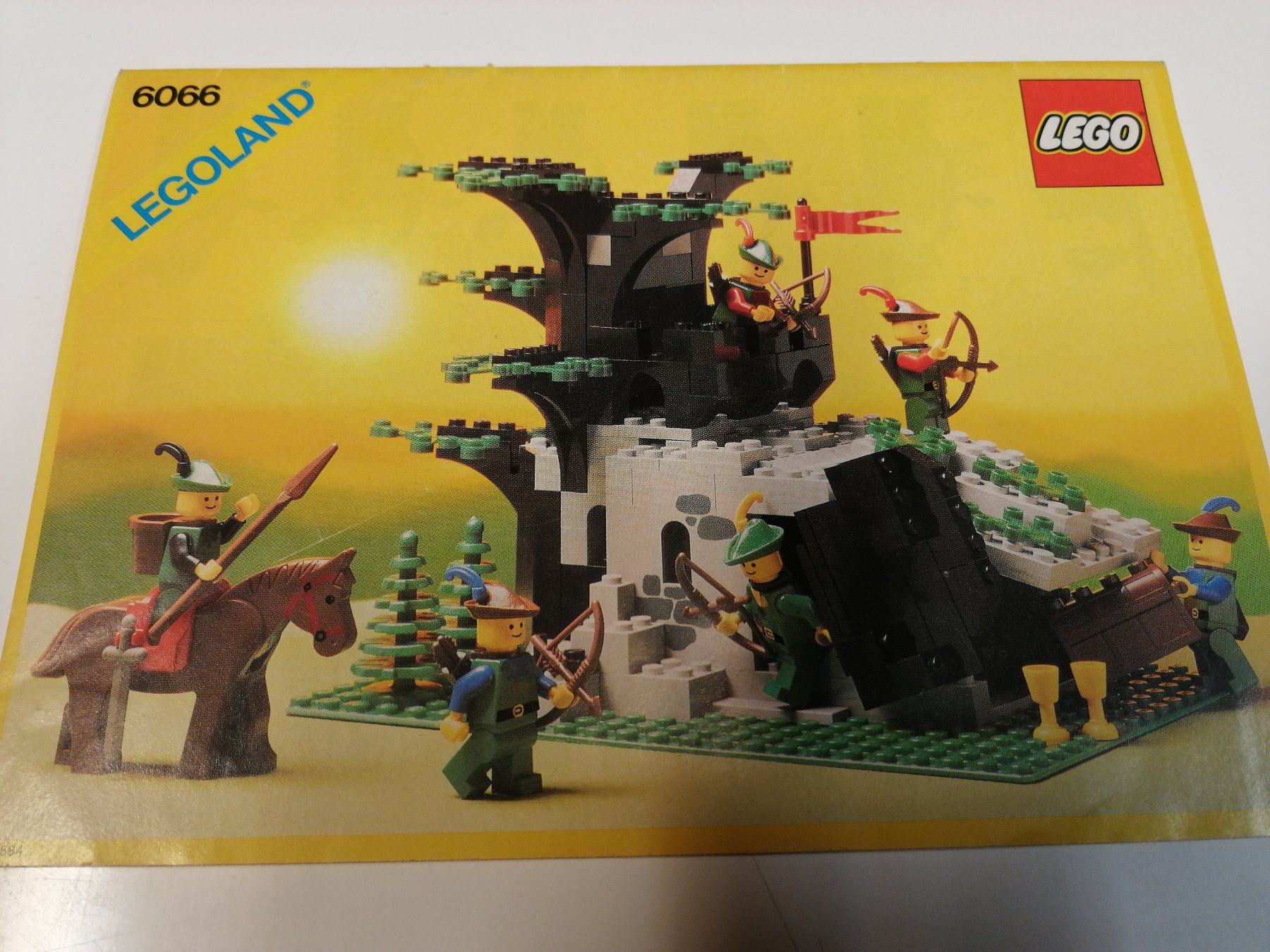 Lego Spielzeuge: Lego 6066 Forestmen Camouflaged Outpost – Gebraucht aus Sils im Domleschg von AMAG_AUDI_ZH