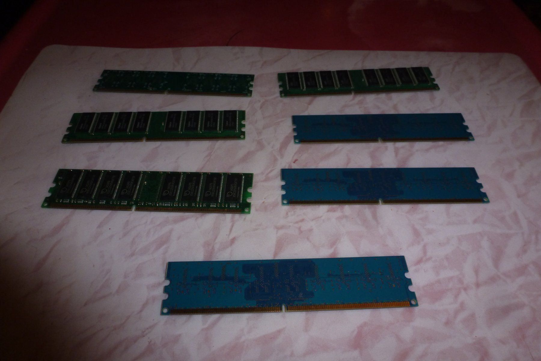 PCs: 7 alte Desktop Computer RAM ** NR 01 – D'occasion à Emmen par newcar4you 7