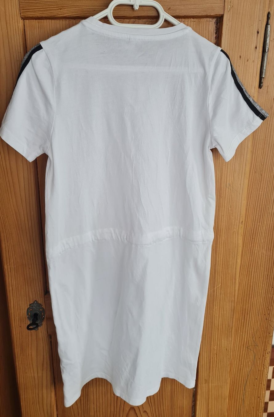 C&A Robes et jupes: Sweatkleid Kurzarm Gr. 134 / 140 – D'occasion à Beinwil Freiamt par tafa8 1