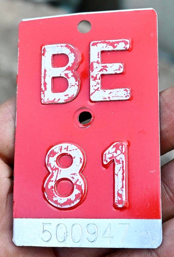 Schilder: Velonummer BE von 1981 - BERN -  BE 81 - 500 947 – Gebraucht aus Pfaffhausen von mono_rec 3