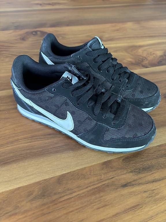 Chaussures femmes: Sneaker dunkel 36 – D'occasion à Widnau par agogos