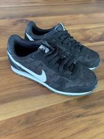 Sneaker dunkel 36