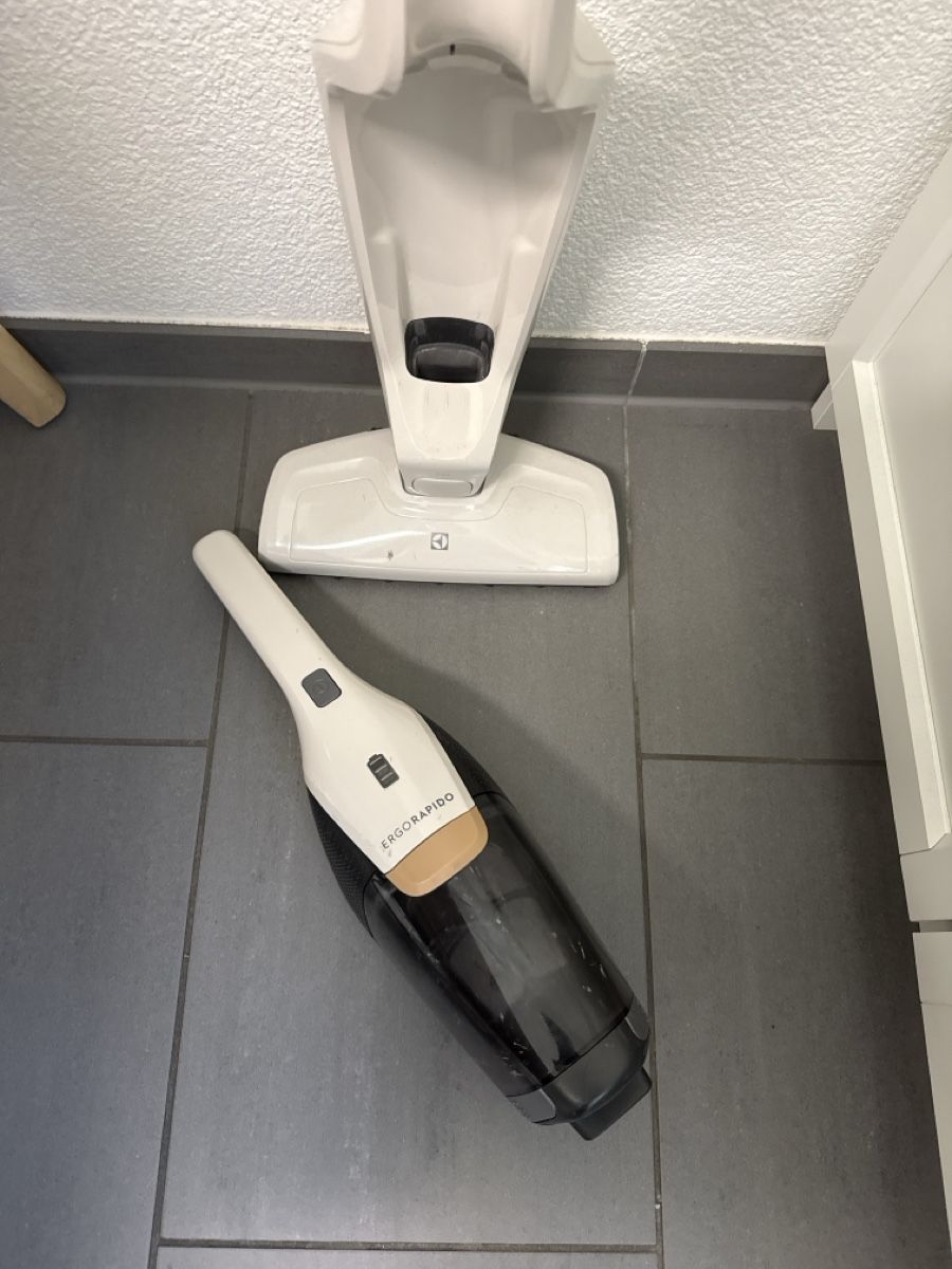 Electrolux Aspirateurs & Accessoires: Electrolux akkustaubsauger ohne kabel  – D'occasion à Luterbach par uhrmacherin89 1