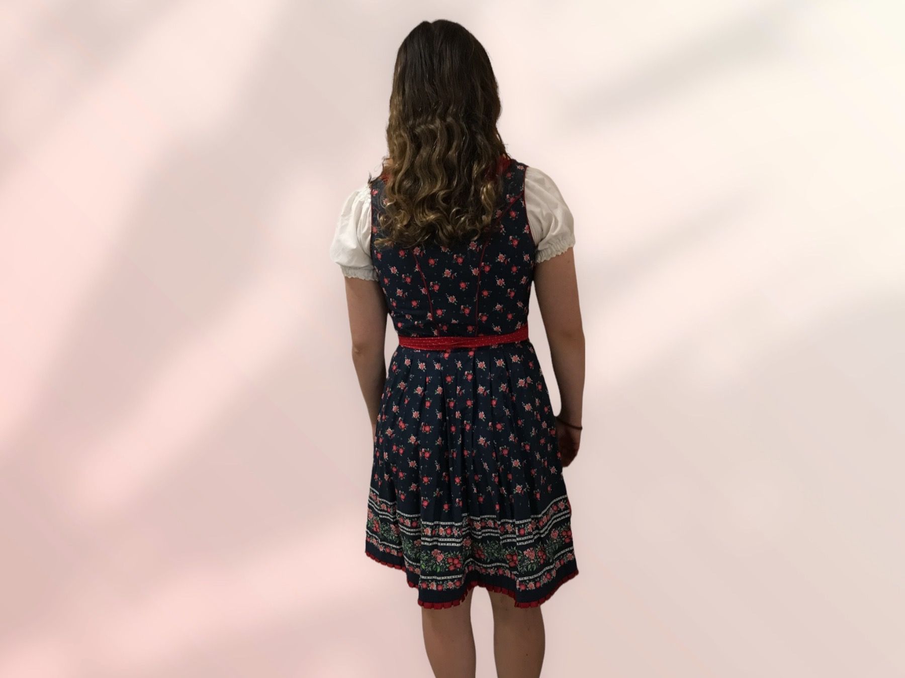 Kleider: Jugenddirndl Mario Grösse 36 ohne Bluse – Gebraucht aus Wagenhausen von vintagesecondhand 3