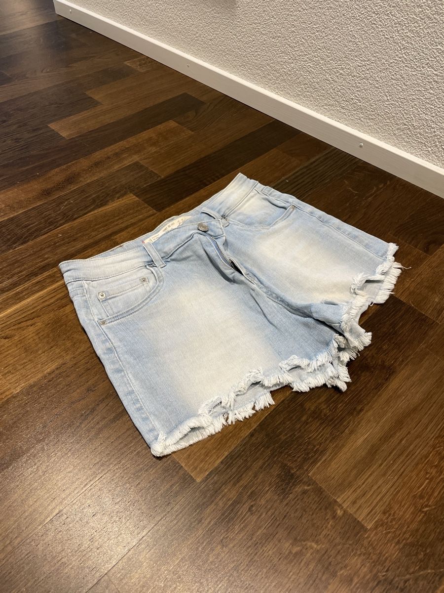 Jeans: Kurze Jeans – Usato da Schmitten FR venduto da Monei19