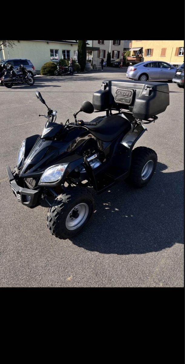 Quads: Quad Daelim schwarz mit Heckbox – D'occasion à Untersiggenthal par sal_b9fv 1