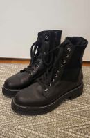 Neue Schnürstiefelette von Globus