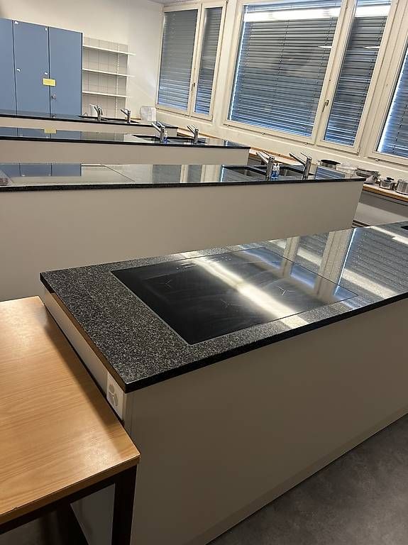 Komplettküchen: Küche / Kochschule 3 Stk – Gebraucht aus Stans von Benzen 1