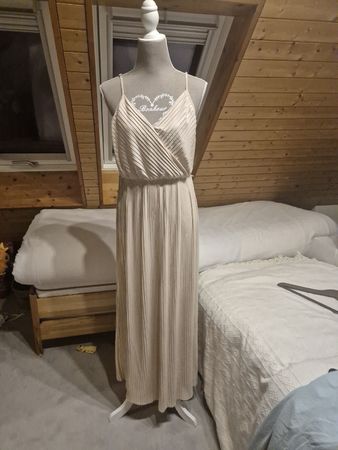 Maxikleid H&M beige plissiert Grösse M guter Zustand
