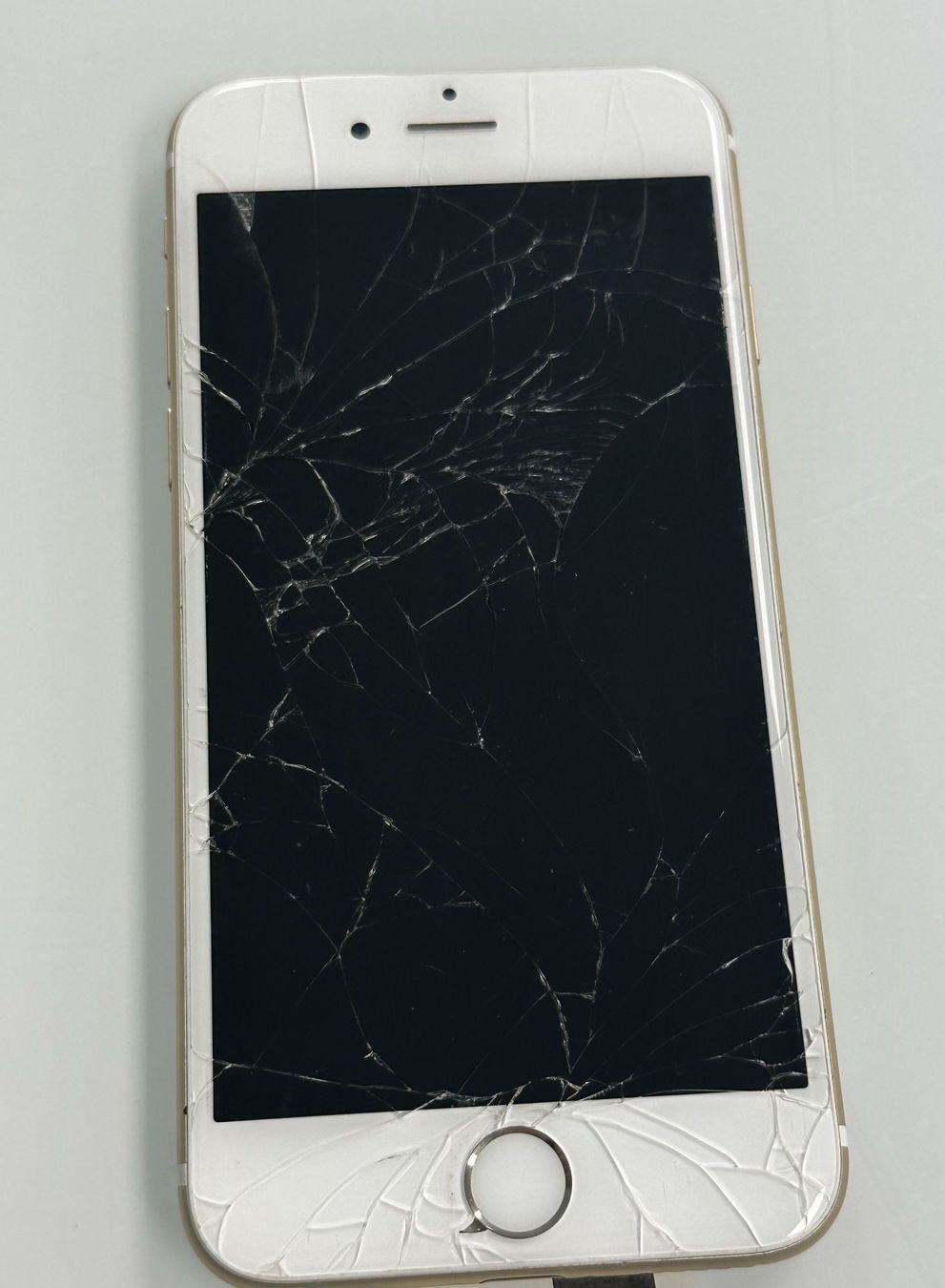 Apple Telefoni cellulari / Smartphones: Apple iPhone 6S, 64GB, Gold, defekt – Usato da Basel venduto da protekto