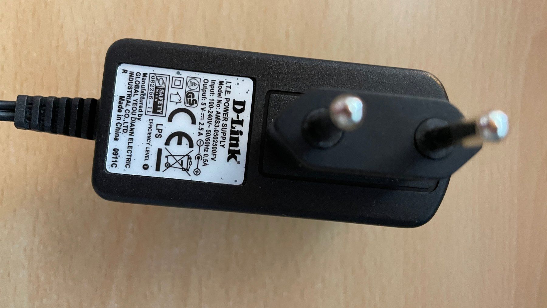 Laufwerke & Adapter: Netzteil D-Link 5V 2.5A – Gebraucht aus Glattfelden von cybermaxx 2